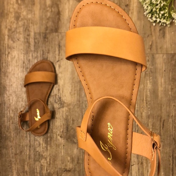 🌻 NEW Classic Tan Sandals 🌻 - Picture 1 of 2